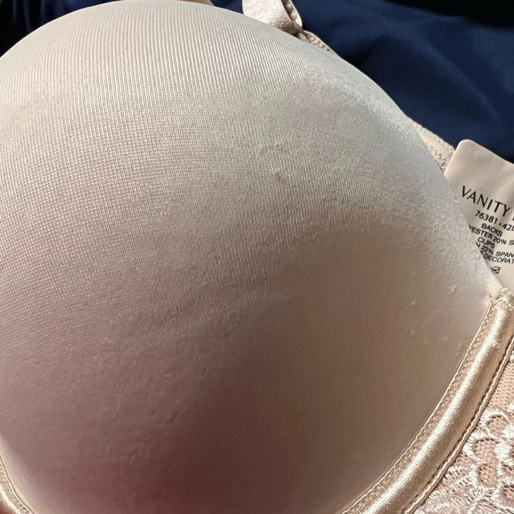 Vanity Fair Full Figure Coverage Back Smoother Underwire Beige Bra Size 42DD - Picture 7 of 7